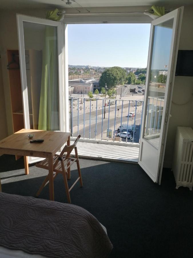 Hotel D'Orleans Angouleme Bagian luar foto